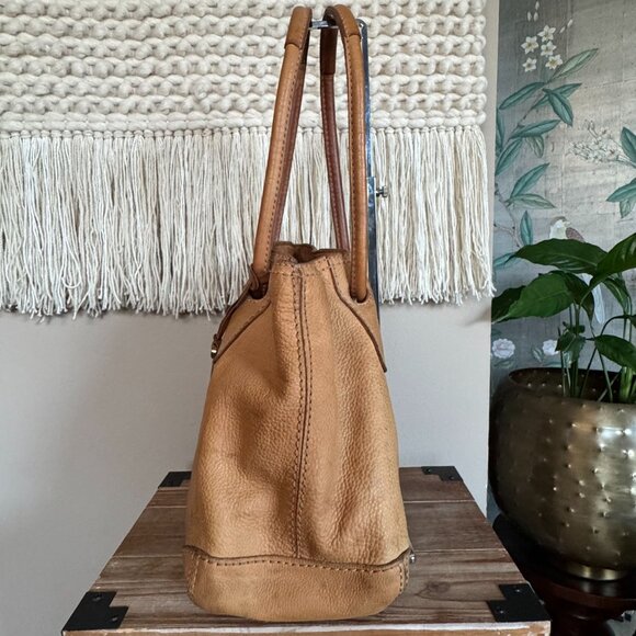 Vintage Fossil Tan Genuine Leather Round Shoulder Strap Key Charm Large Hobo Bag - Picture 4 of 16